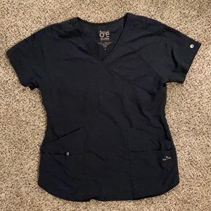 Barco one wellness scrub top